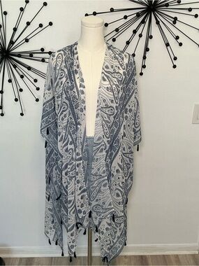 Forever 21 Plus Blue White Paisley Kimono Tassel Boho One Size